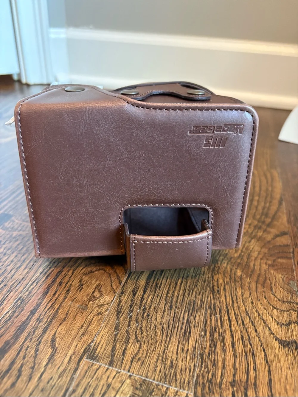MegaGear Sony Cyber-shot DSC-RX10 IV DSC-RX10 III Ever Ready Leather Camera Case